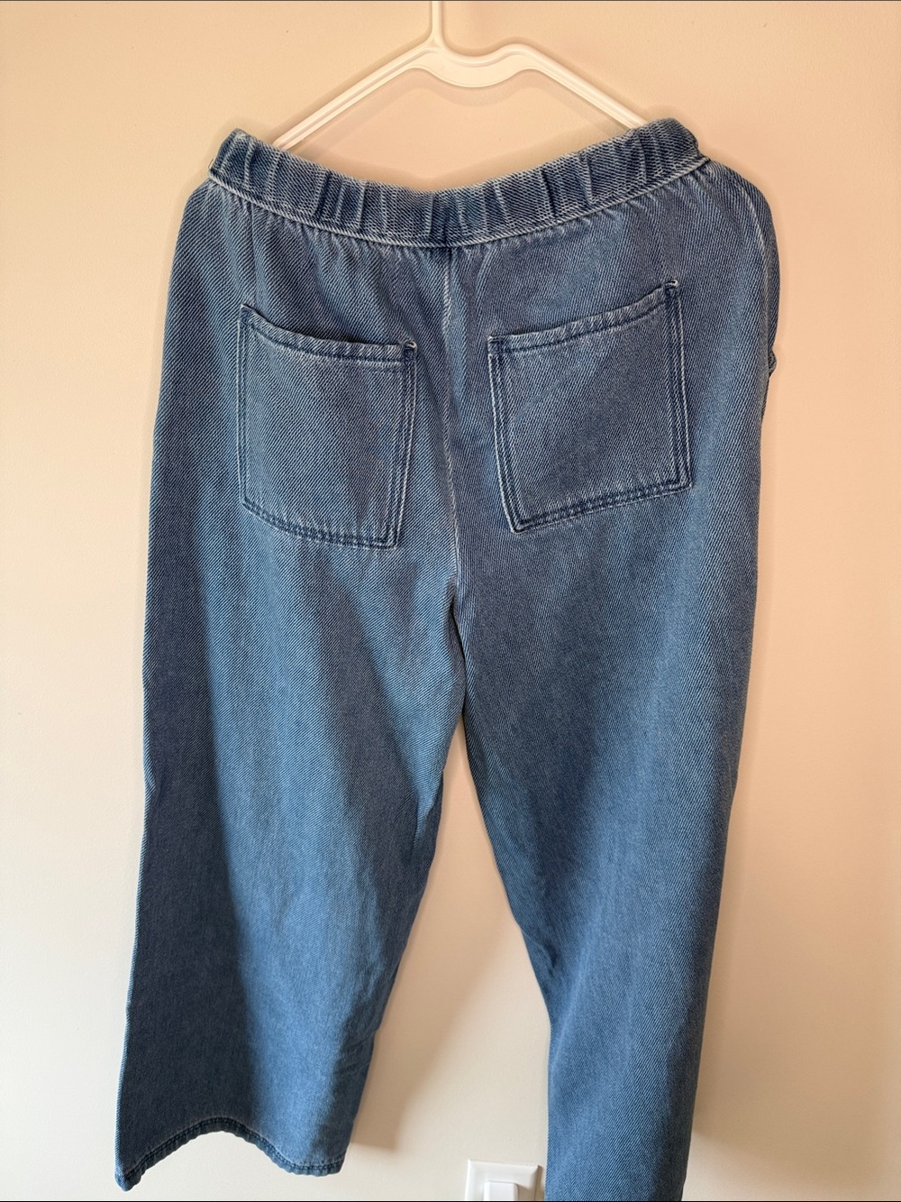 Relaxed Drawstring Jeans - Picture 3 of 3